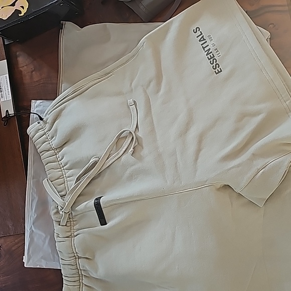 🔥ESSENTIALS FEAR OF GOD 🔥SZ XL SHORTS🔥💯 AUTHENTIC 🔥 - Picture 3 of 7